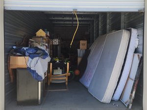 10 x 30 storage unit in Lancaster, CA