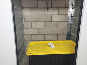 5 x 5 storage unit in Lancaster, CA