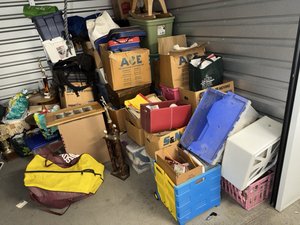 10 x 10 storage unit in Long Beach, CA