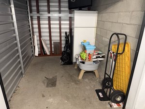 7 x 10 storage unit in Long Beach, CA