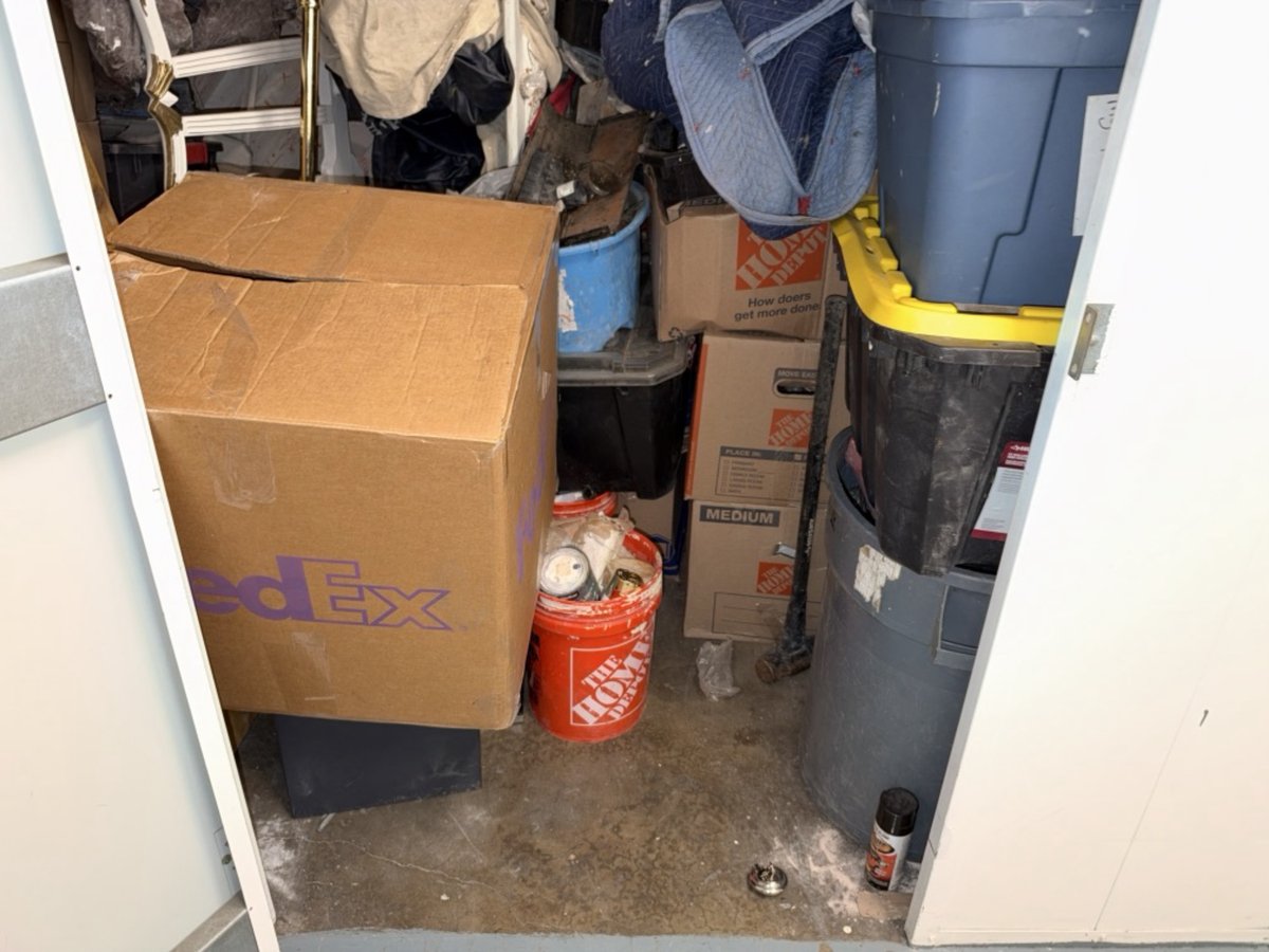 8 x 10 storage unit in Long Beach, CA