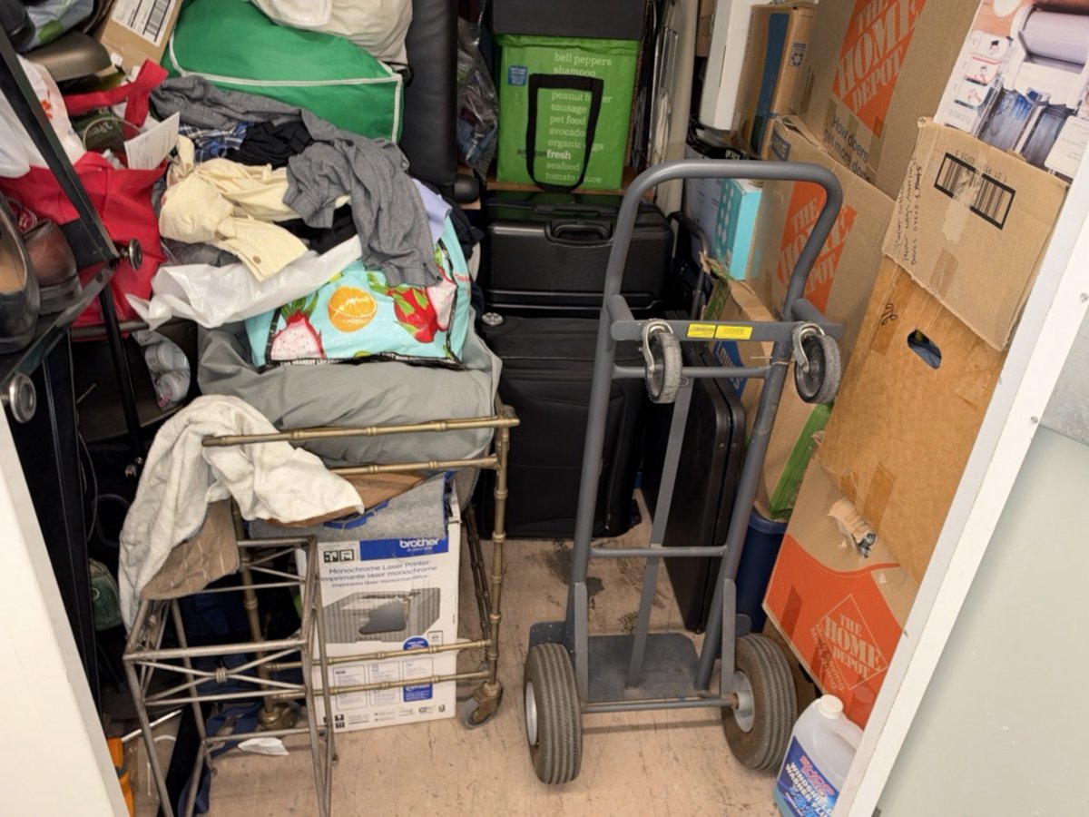 8 x 10 storage unit in Long Beach, CA