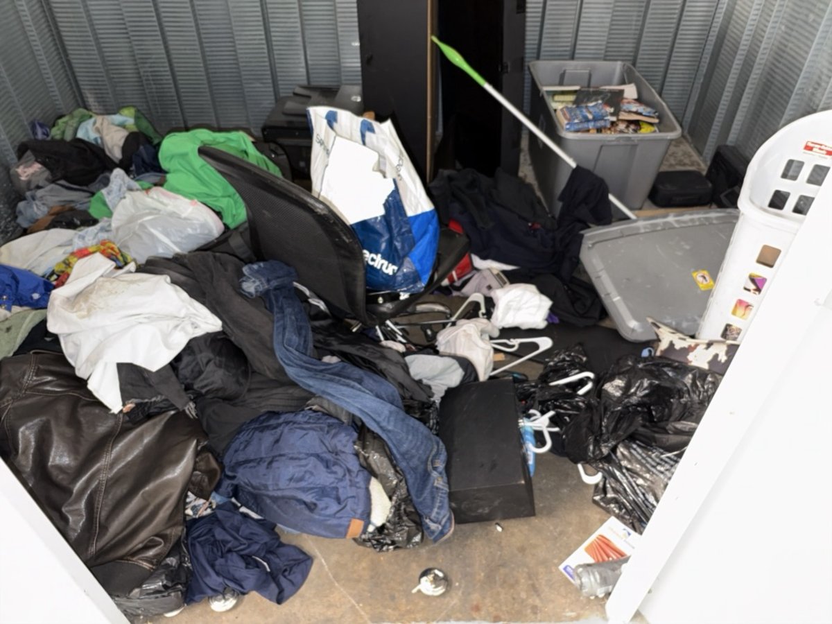 8 x 10 storage unit in Long Beach, CA
