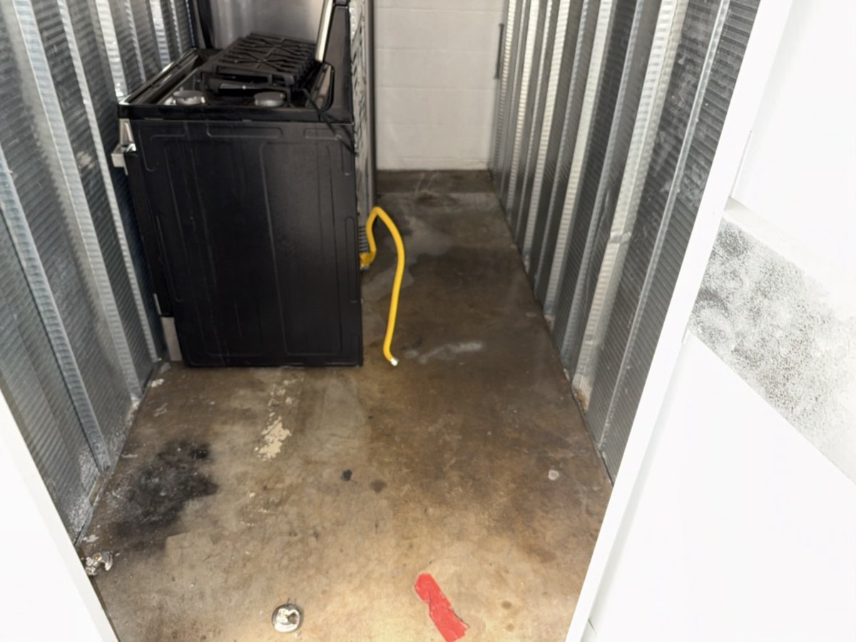 5 x 10 storage unit in Long Beach, CA