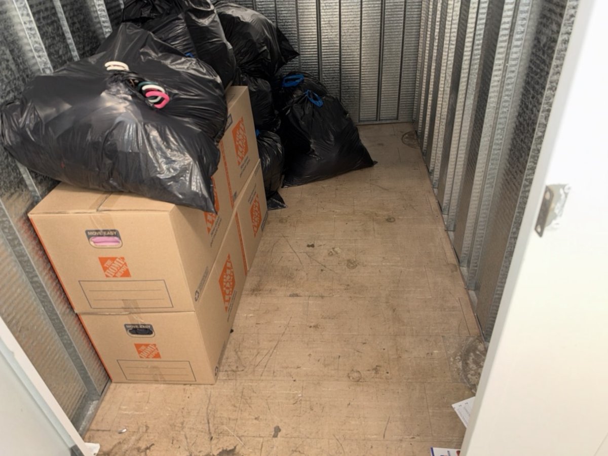 5 x 10 storage unit in Long Beach, CA