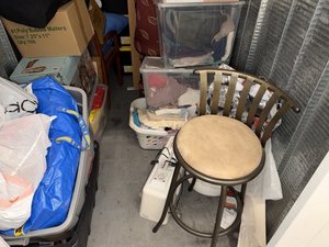 5 x 10 storage unit in Long Beach, CA
