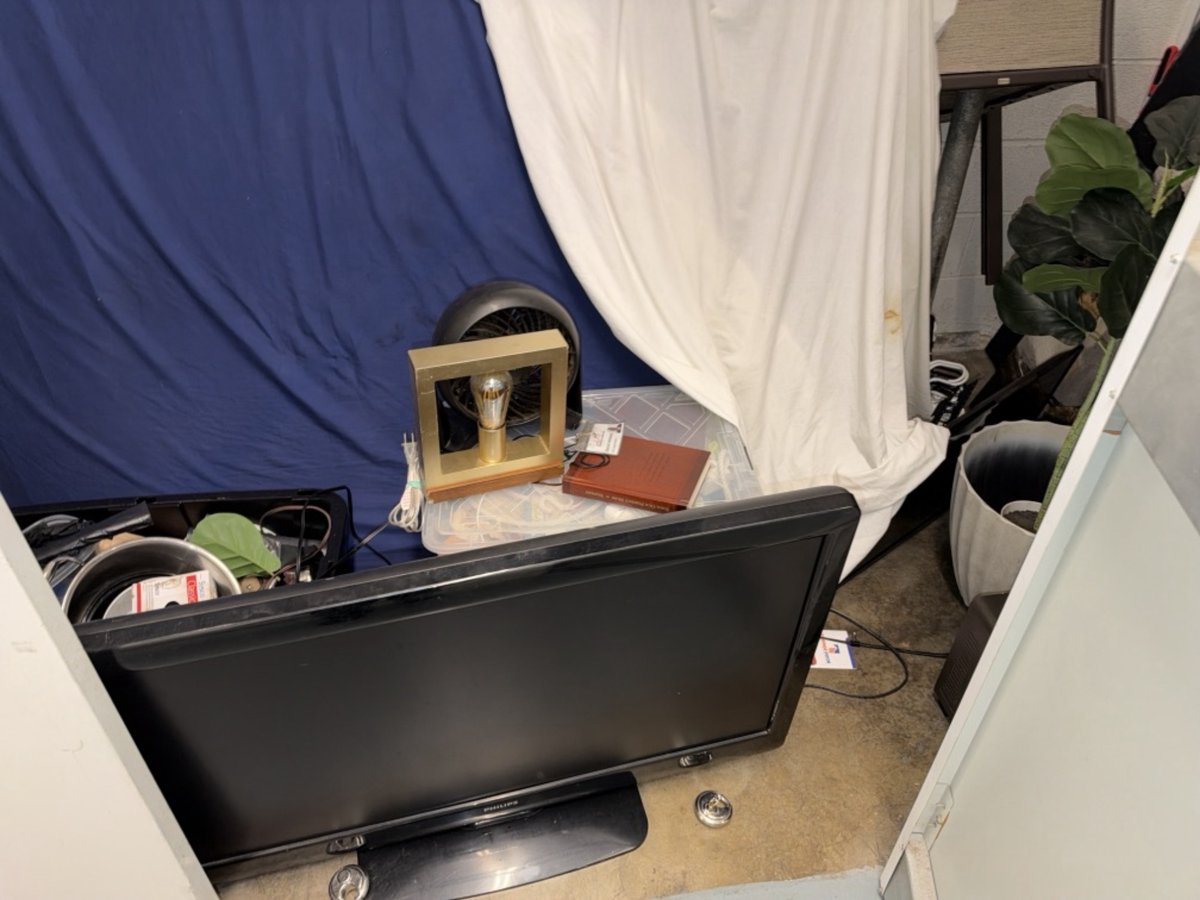 5 x 10 storage unit in Long Beach, CA