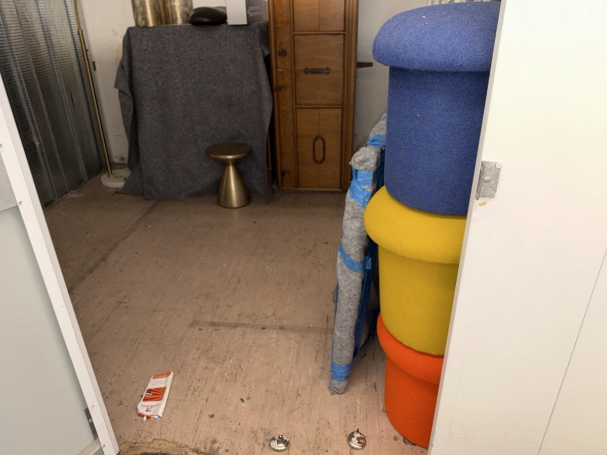 11 x 10 storage unit in Long Beach, CA