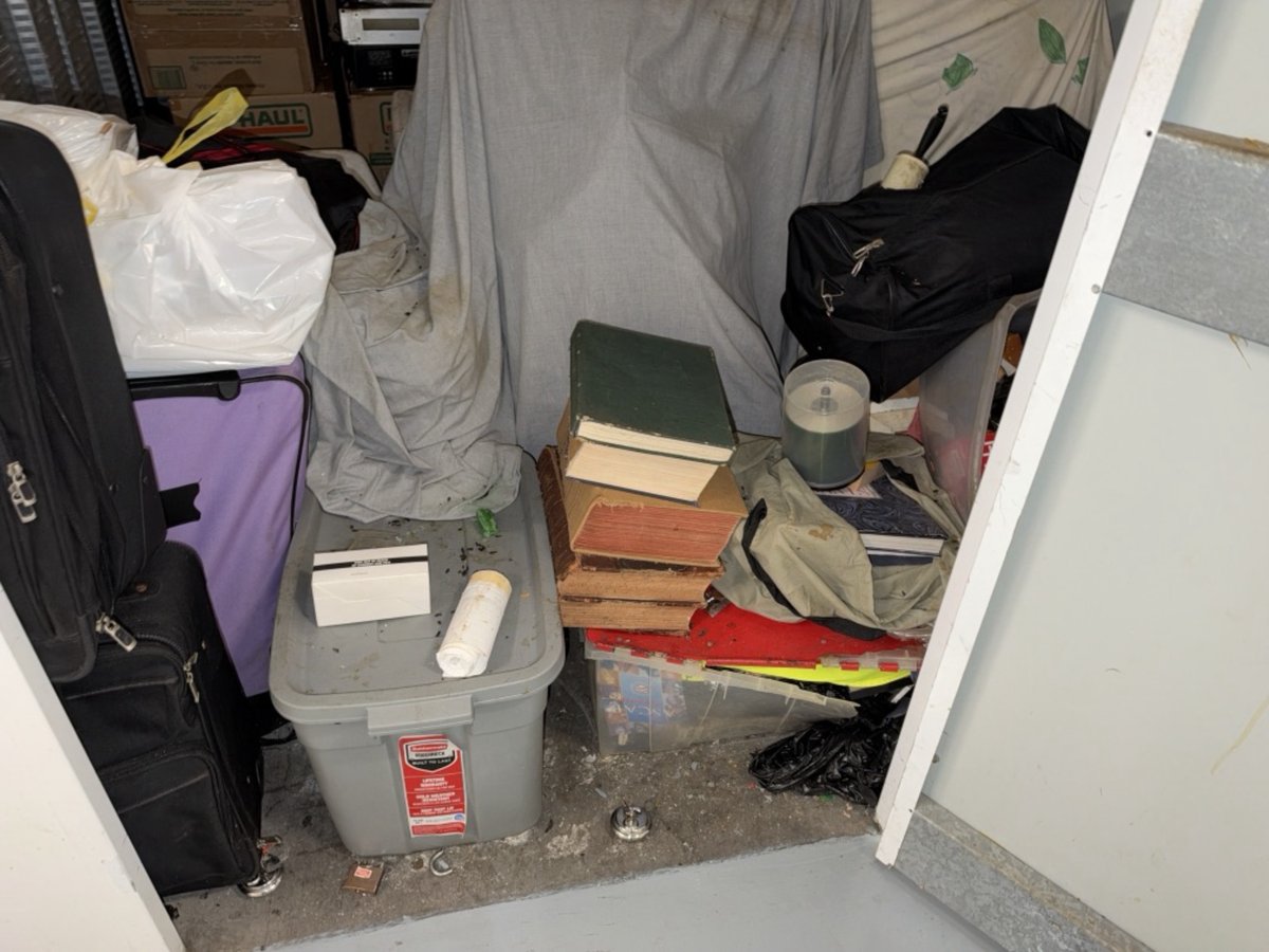 7 x 10 storage unit in Long Beach, CA