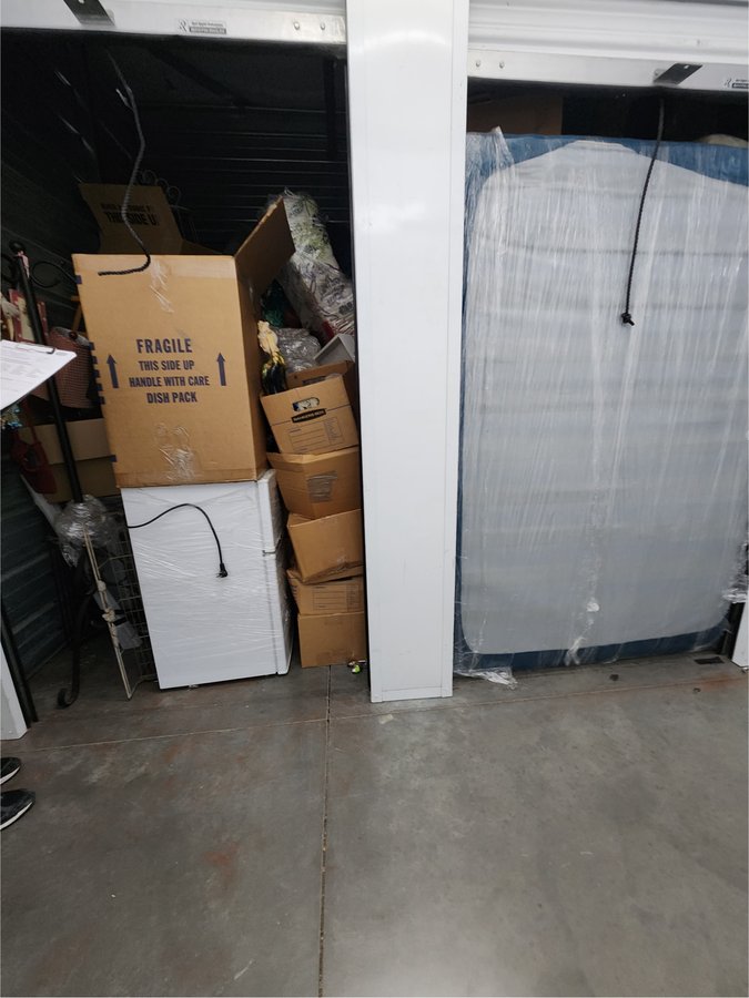 10 x 7 storage unit in Lancaster, CA