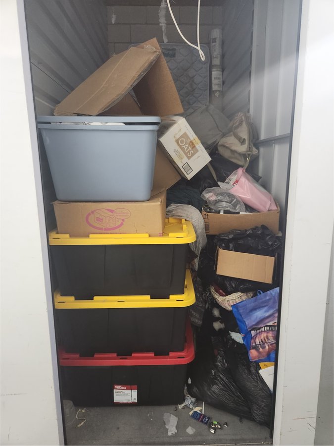 5 x 10 storage unit in Lancaster, CA