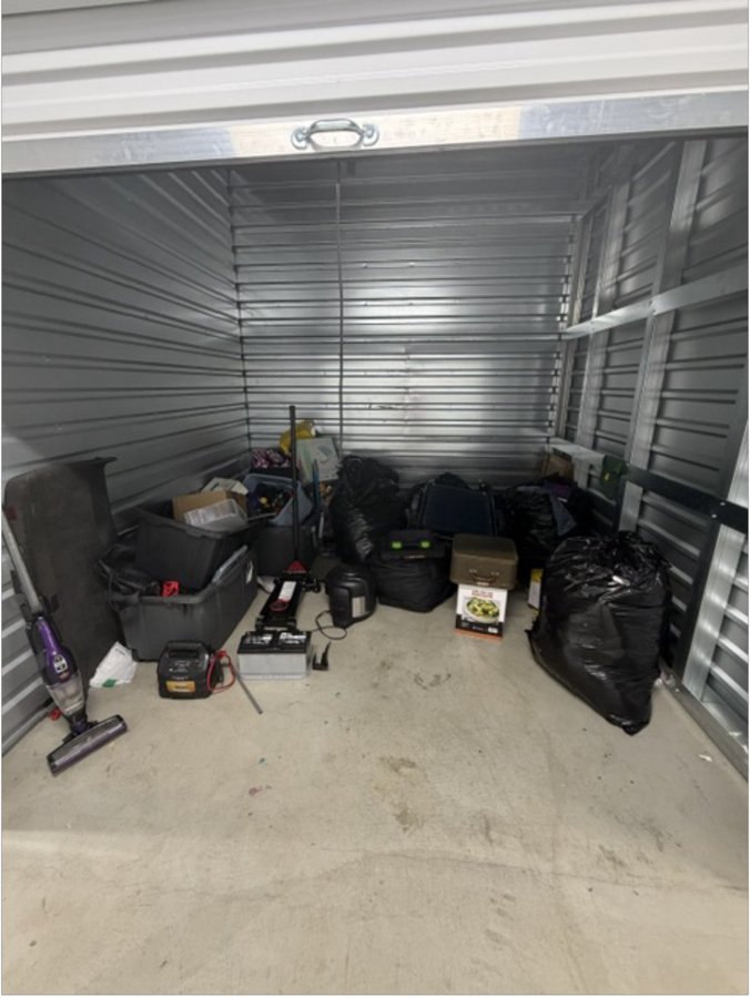 10 x 10 storage unit in Sacramento, CA
