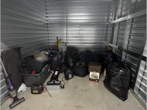 10 x 10 storage unit in Sacramento, CA