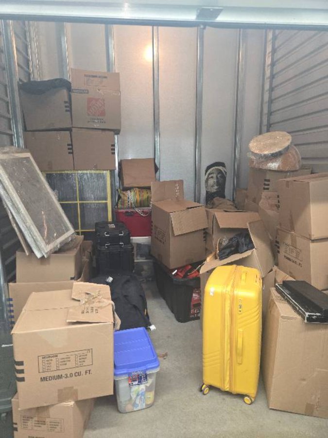 10 x 10 storage unit in Venice, CA