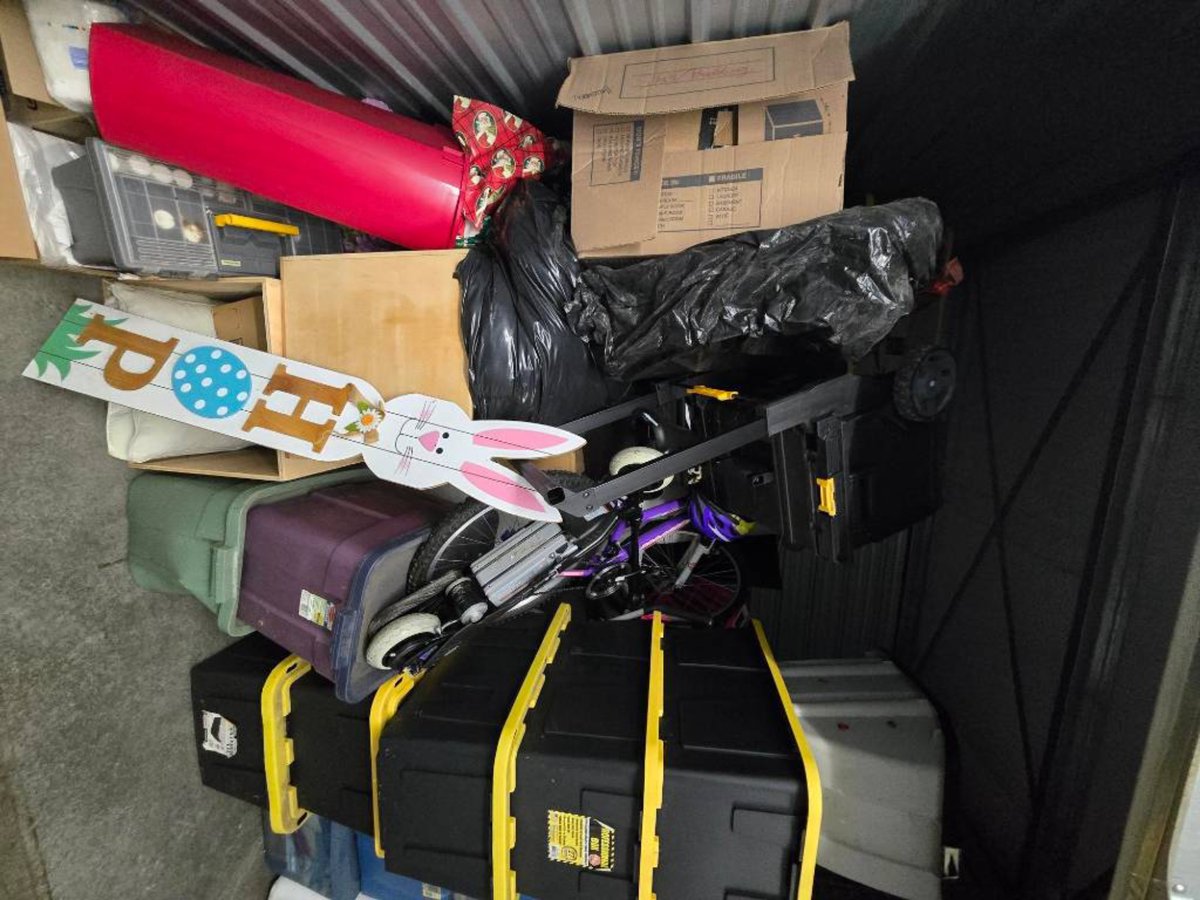 10 x 10 storage unit in Tacoma, WA