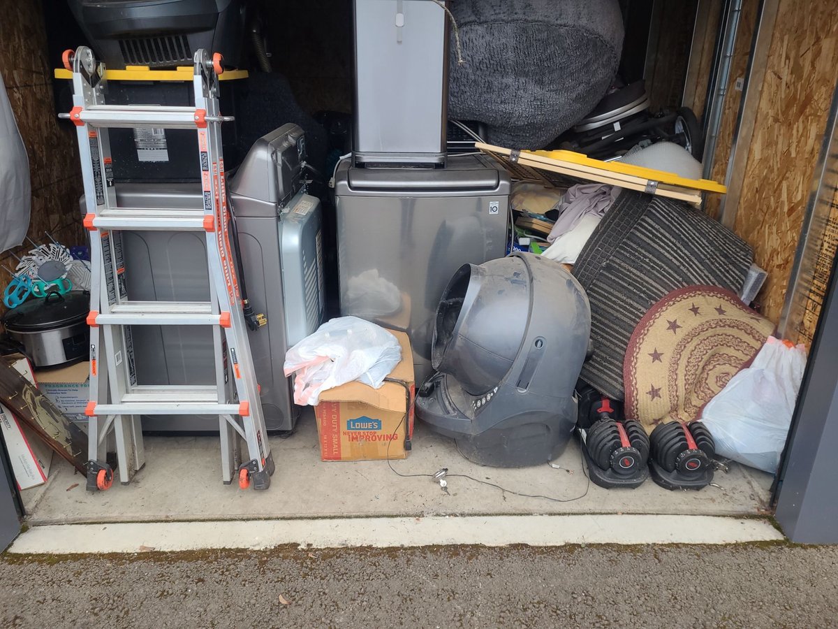 10 x 10 storage unit in Salem, OR