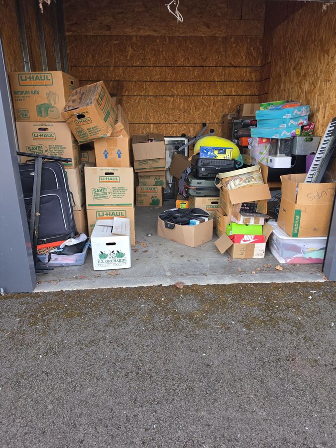 10 x 10 storage unit in Salem, OR