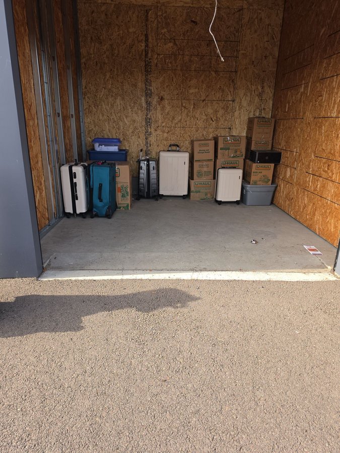 10 x 10 storage unit in Salem, OR