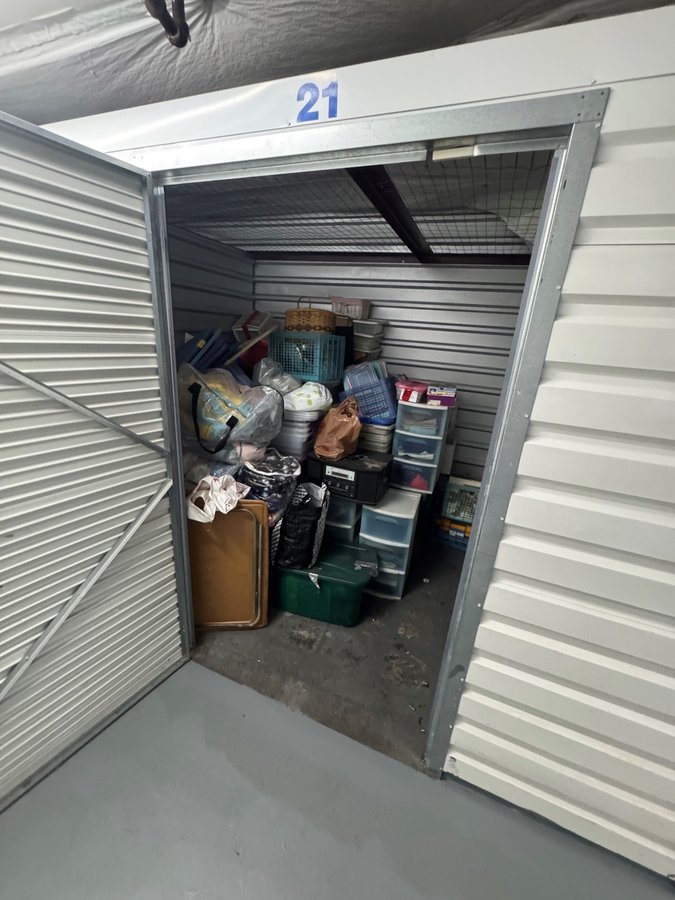 7 x 10 storage unit in Long Beach, CA