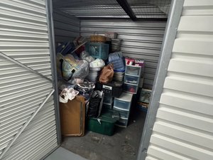 7 x 10 storage unit in Long Beach, CA