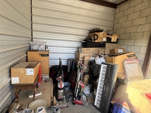 10 x 10 storage unit in Victorville, CA