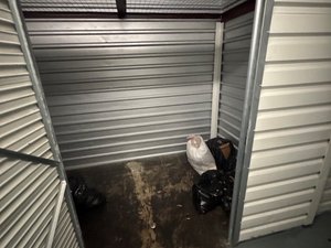 7 x 10 storage unit in Long Beach, CA