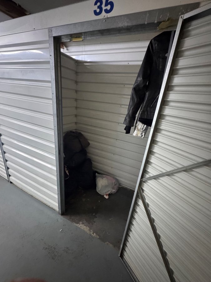 4 x 6 storage unit in Long Beach, CA