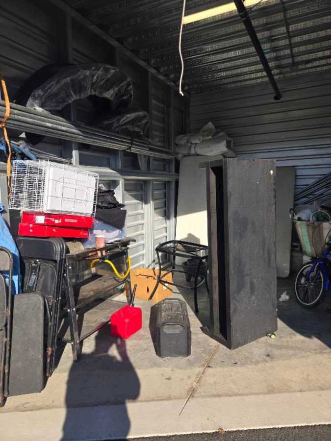 10 x 10 storage unit in San Pablo, CA