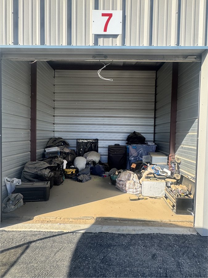 10 x 10 storage unit in Victorville, CA