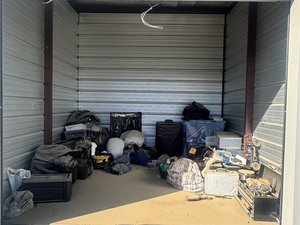 10 x 10 storage unit in Victorville, CA