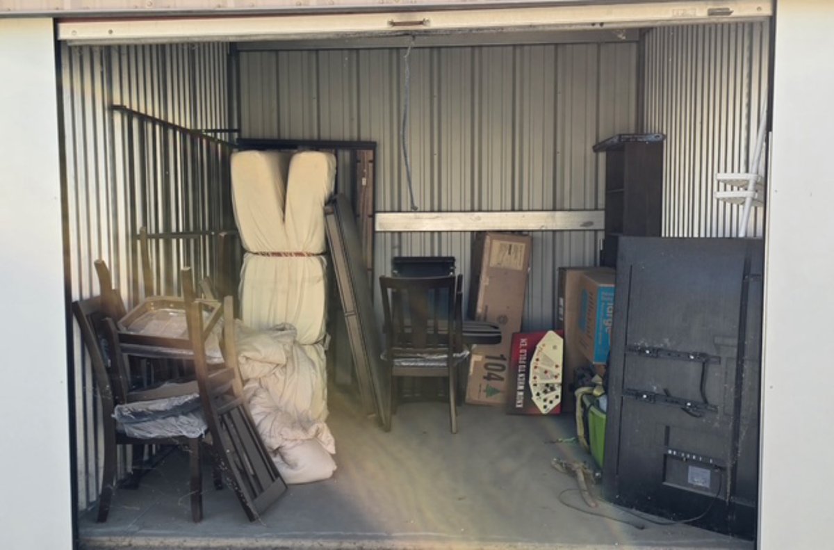 10 x 10 storage unit in Lemoore, CA
