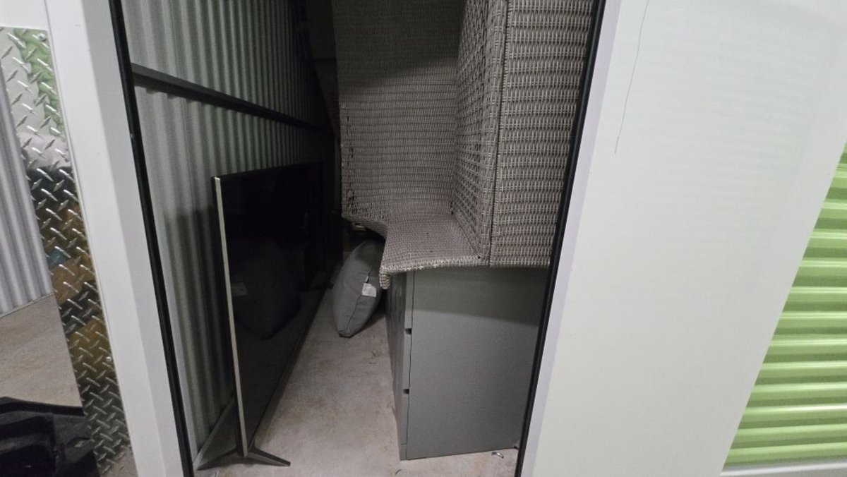 10 x 4 storage unit in Davie, FL