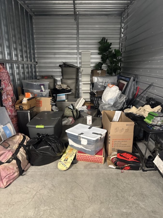 10 x 15 storage unit in Woodland Hills, CA