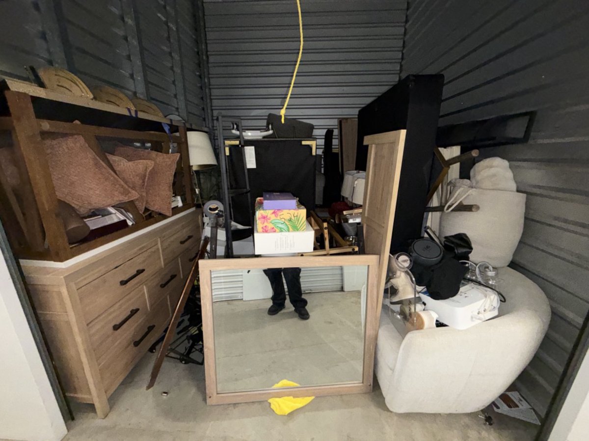 10 x 10 storage unit in Woodland Hills, CA
