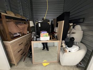10 x 10 storage unit in Woodland Hills, CA