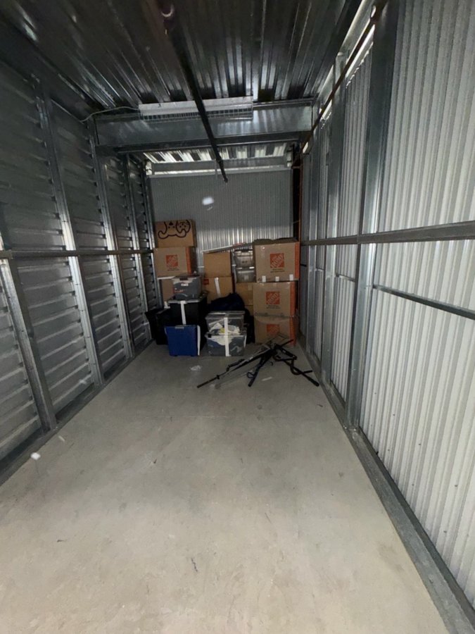 10 x 15 storage unit in Woodland Hills, CA