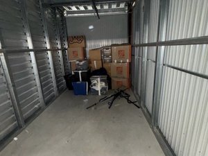 10 x 15 storage unit in Woodland Hills, CA