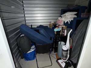 7 x 10 storage unit in Woodland Hills, CA