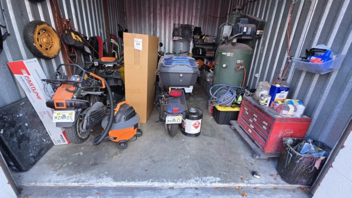 10 x 15 storage unit in Davie, FL