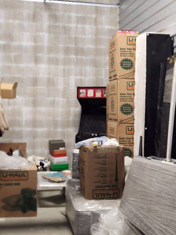 10 x 23 storage unit in Los Angeles, CA