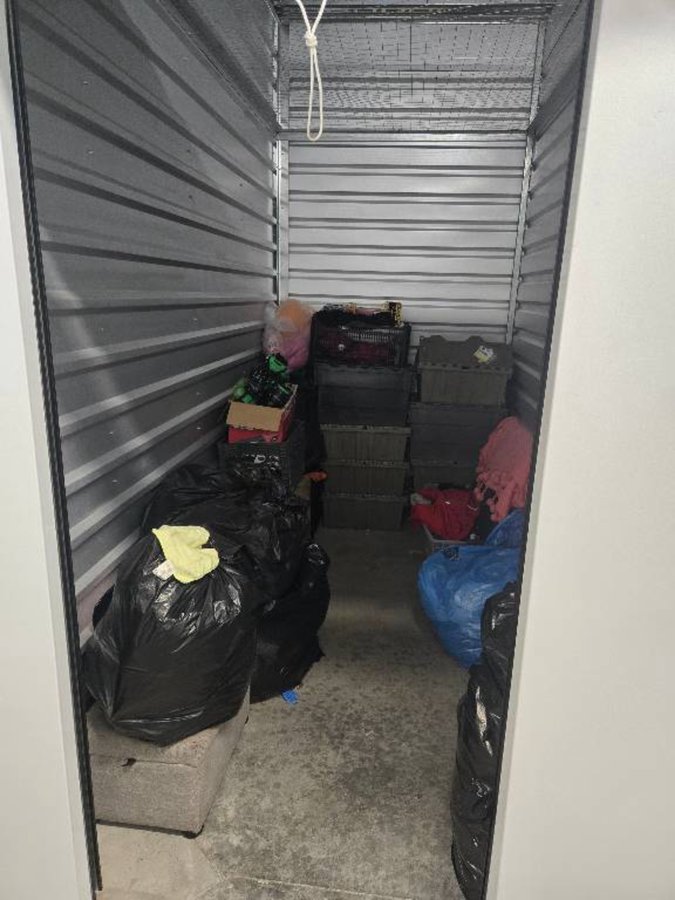 5 x 10 storage unit in Los Angeles, CA