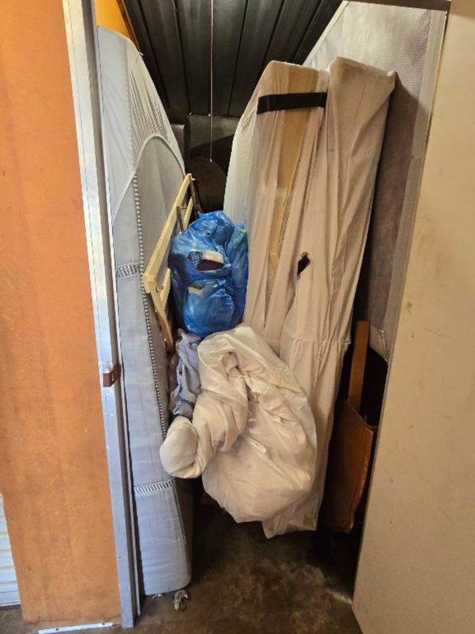 5 x 10 storage unit in Stockton, CA