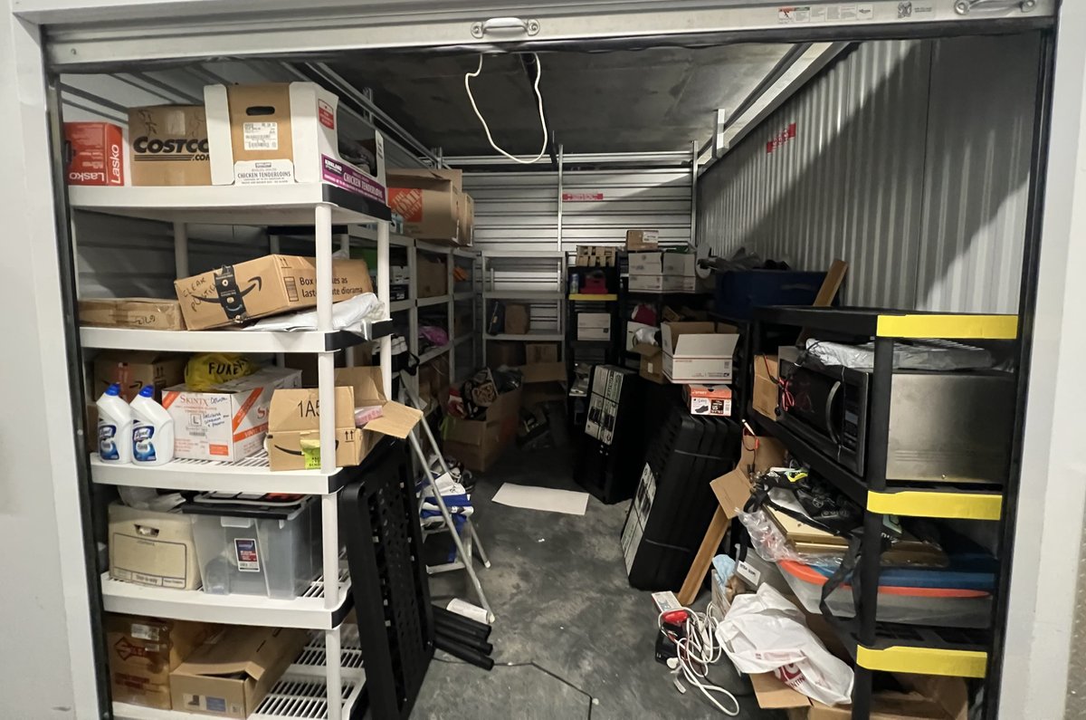 10 x 13 storage unit in Van Nuys, CA