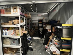 10 x 13 storage unit in Van Nuys, CA