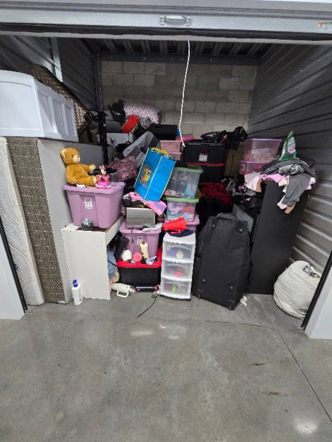 10 x 10 storage unit in Rialto, CA