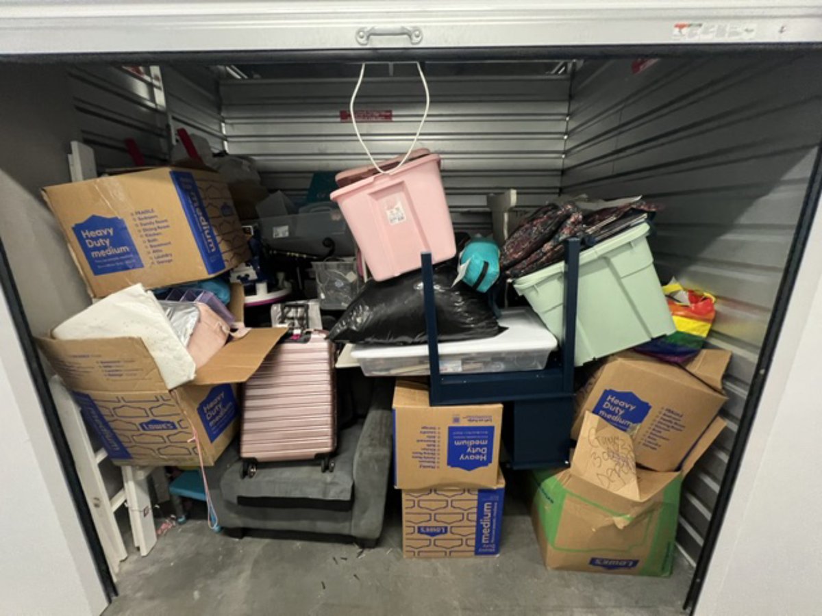 10 x 7 storage unit in Van Nuys, CA