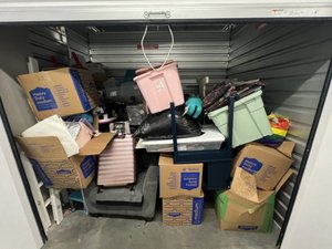 10 x 7 storage unit in Van Nuys, CA