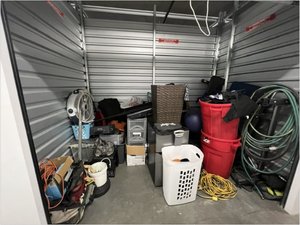 10 x 7 storage unit in Van Nuys, CA