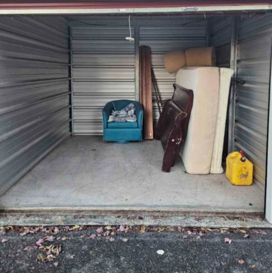 10 x 10 storage unit in Mechanicsburg, PA