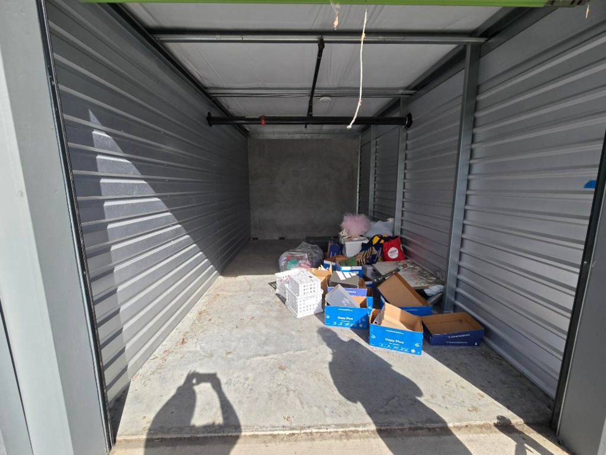 10 x 18 storage unit in Hollister, CA